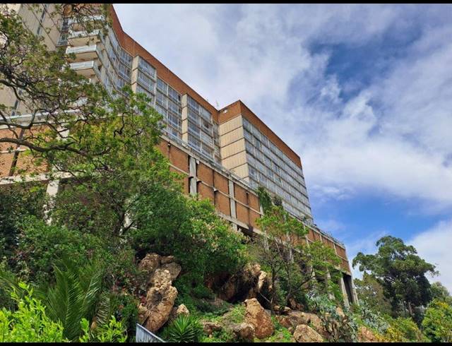 2 BEDROOM APARTMENT FOR SALE IN KENSINGTON